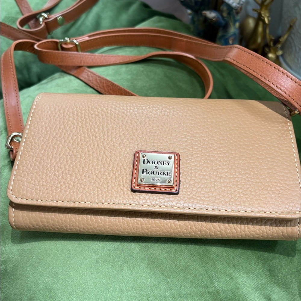 Dooney & Bourke Light Brown Crossbody Bag Brand New NWOT Smoke & pet free home.